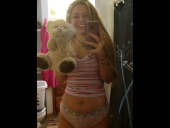 *Sexy jiggling with her teddy bear* ♡