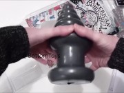 Preview 3 of PLUG TEST: GIANT DESTROYER BUTTPLUG AMERCICAN BOMBSHELL (BottomToys)