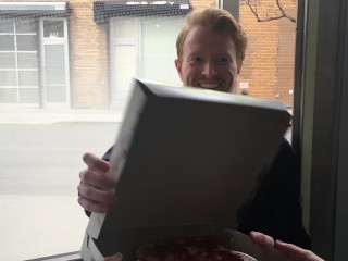 Я доставляю тебе пиццу и не вставляю в неё член