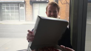 Ich liefere Pizza aus, ohne meinen Penis in sie zu stecken