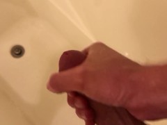 Pissing in the tub then cumming