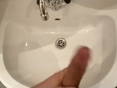 WHO ist swinging His stepbrothers cock in the mirror?
