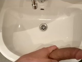 WHO ist swinging His stepbrothers cock in the mirror?