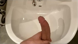 WHO ist swinging His stepbrothers cock in the mirror?