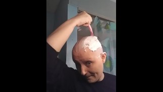 Bald girl Razor headshave