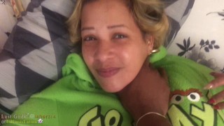 Hey Guys Lusty aqui, Papi me colocar na cama com um belo engasgo e um pau