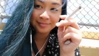 MissDeeNicotina, feticista del fumo | Assapora la presa in giro 1