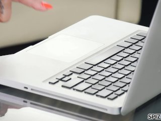 MILF jessica jaymes fucking a hot teen in a harcore lesbian fuck fest