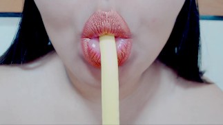 Дневник Порно Еды: Поедание Конфет (ASMR)