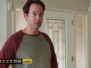 Brazzers - Dirty Cheerleader Gia Derza Gets FuckedBehind Her_Dads Back