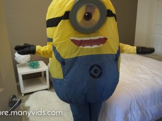 Busty Minion Codi Vore screenshot number 0