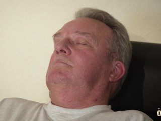 Old vs teen takes facial cumshot and swallows cum after fucking him