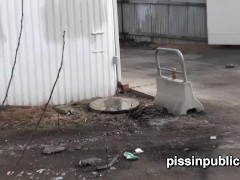 Girls so desperate to empty their bladders piss next to roads