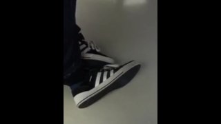 Shoeplay Video 002: Adidas Shoeplay на работе