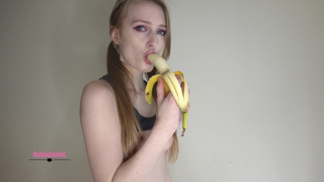 Results for : banana blowjob girl