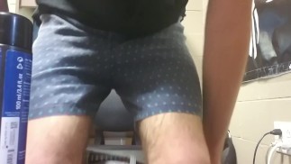 Otter verwendet eine Tonne Gleitmittel, um den Schwanz über 10 Minuten lang zu streicheln!