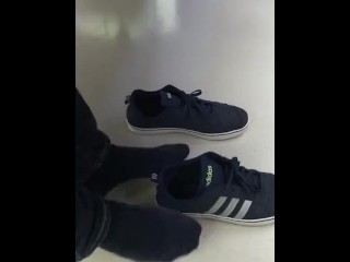 Video De Juego De Zapatos 016: Adidas Shoeplay En El Trabajo 1