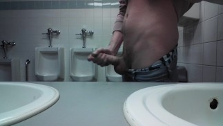 差点被抓到在公共场合