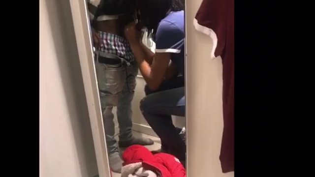 Выдача головы сотрудника H&M на скидку
