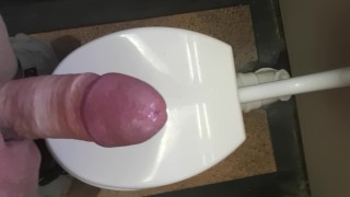 Masturbação no banheiro público e gozada Cape Town, South Africa.