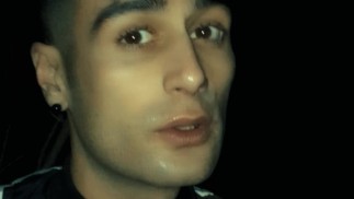 Селфи - сперма на лице от друга на открытом воздухе