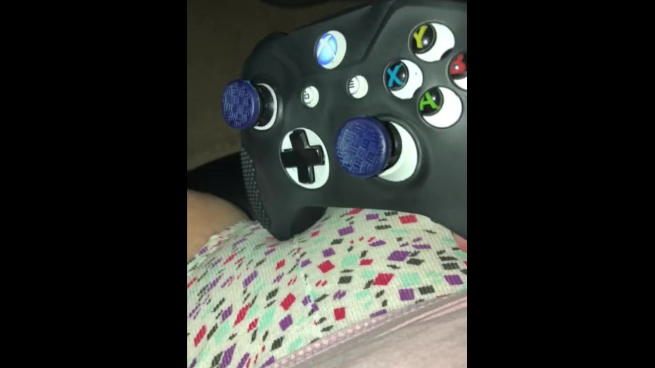 Using my Xbox one Controller as a Vibrater - Pornhub.com