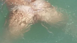 Mrs32G Golfo nadando magro