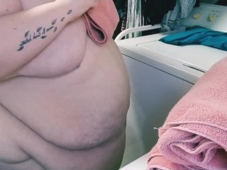 SSBBW Housewife Does The Laundry_Naked