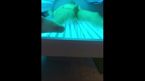 Masturbation sous UV 2/2