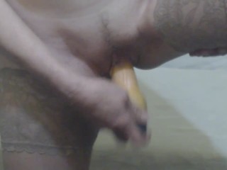 Mi masturbo in piedi e mi scopo con_il dildo in primo piano..mmm, come_godo