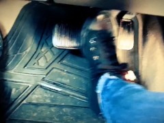 Pedal pumping while masturbating - Screenshot 8 of 16 - Mom