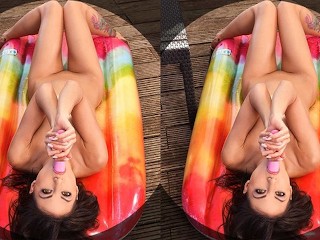 Eindeloze Orgasmes Door Tiener Suzy Rainbow in Deze Epische VR Seksspeeltje POV Sensatie