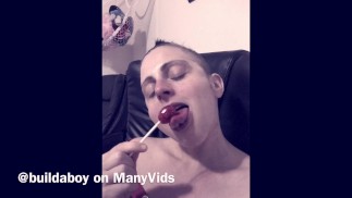 Ftm лижет леденец