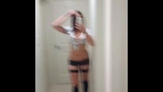 女学生服装 - Alannah James