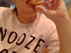 Casually pissing while I eat Breakfast - Screenshot 16 of 16 - Casual Piss