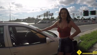 Roadside - Big Booty Girl gestrandet und gefickt am Straßenrand