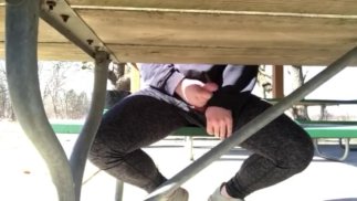 Транс Девушка Кончает В Общественном Парке