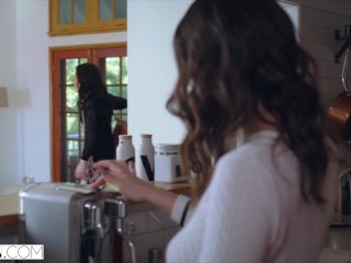 VIXEN Jade Nile Gets Help From Her Roommate To Open Her Boyfriends Eyes screenshot number 2