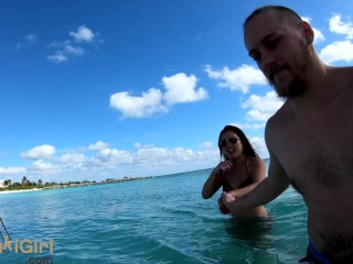 Amateur Couple PUBLIC SEX Bahamas Adventure in the Bathroom @andregotbars