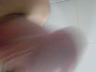 Me grabé al revés y me vine en mi lavamanos