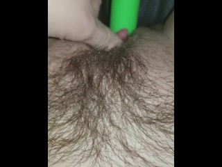 振动器太大，无法放入我紧绷的阴户