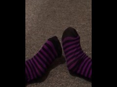 Curling Toes While Secretly Masturbating in Tights