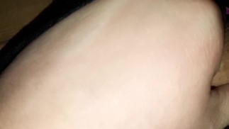 Смотрю порно и тру свою красивую киску