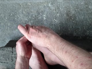 De court à plus court : mec se coupe les ongles des pieds (pour adeptes !)