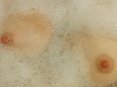 Bubbles - Screenshot 16 of 16 - Taking Bath