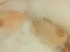 Bubbles - Screenshot 6 of 16 - Taking Bath