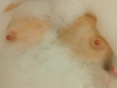 Bubbles - Screenshot 7 of 16 - Bath