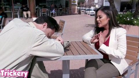 Trickery - Busty asiática Kaylani Lei cura el dolor con anal