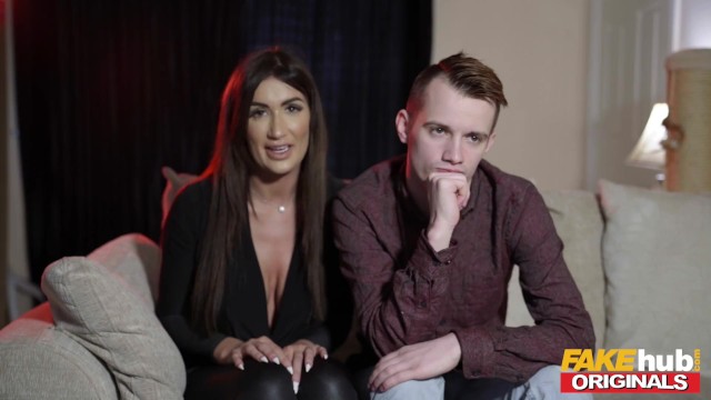 Fake Neighbourhood Married Couple from next Door Show their Sex Tape