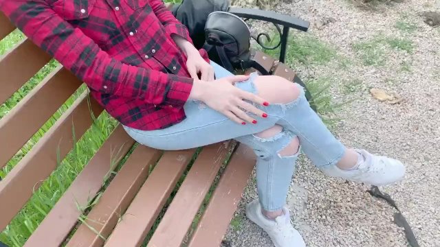 Mamada en un parque público